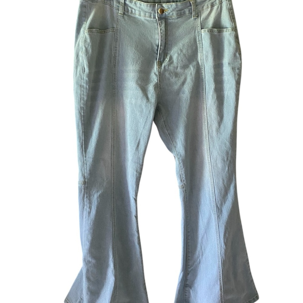 FLAMINGALS NWOT WOMENS BELL BOTTOM JEANS. LIGHT BLUE SZ XXL (20-22)